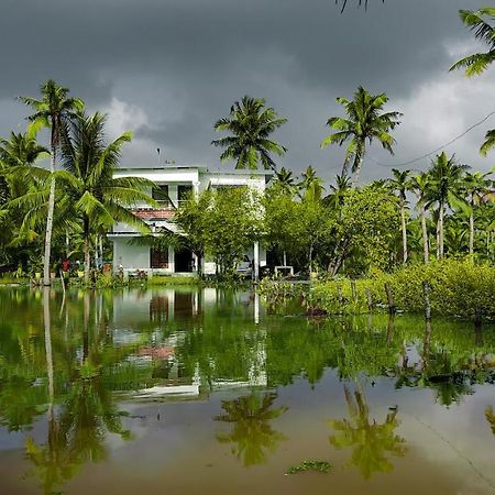 Aqua Green Home Stay Munroe Island Екстер'єр фото